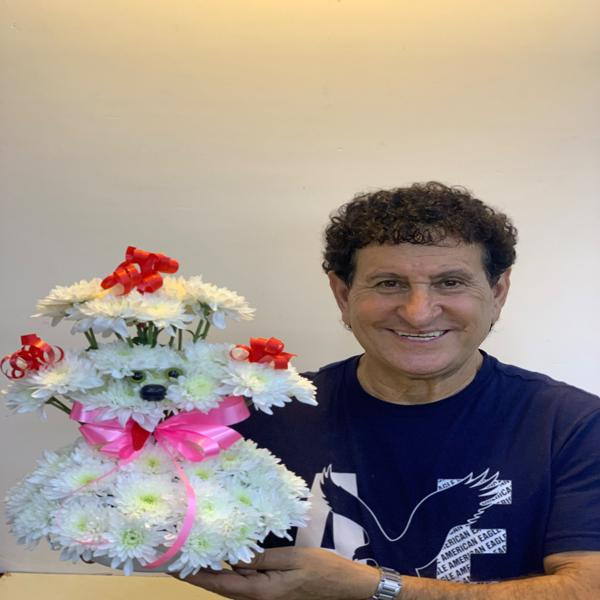 כלב מ-פרחים